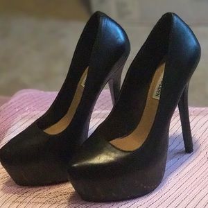 Black Steve Madden Delirious Black Pumps